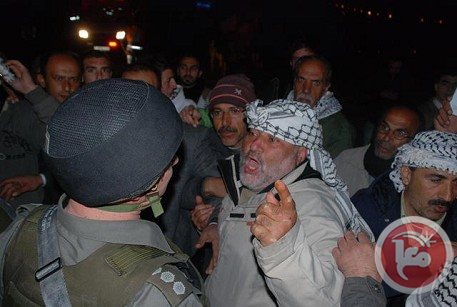 Les forces israéliennes dévastent le village protestataire de al-Karamah